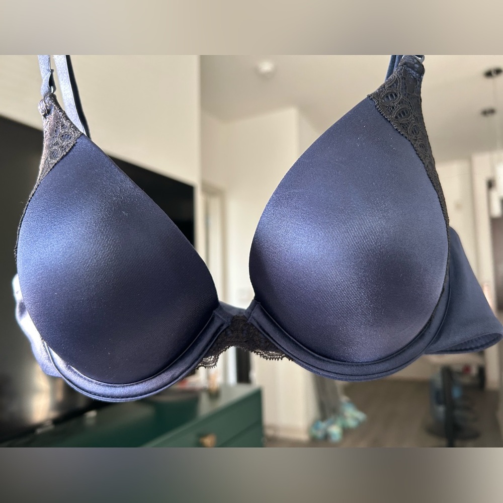 Maidenform Deep Blue Lace Trim Bra
FREE Shipping